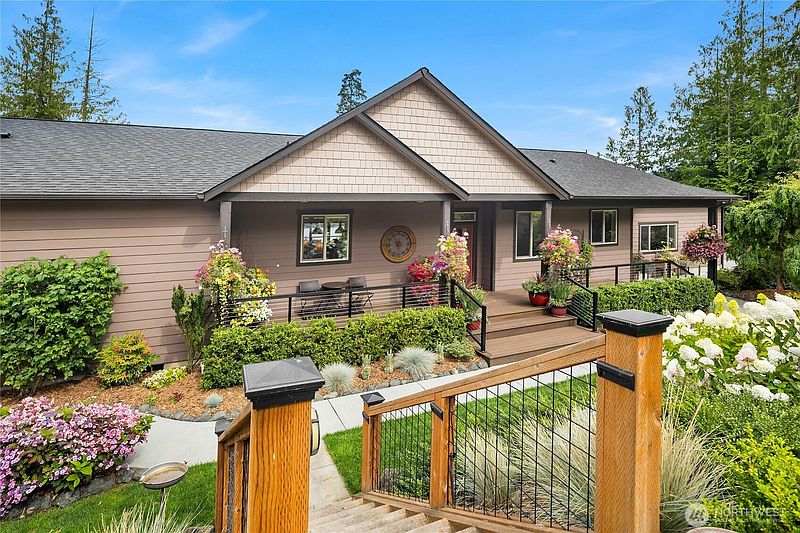 4th image of 698 Streamside Drive