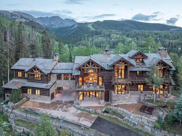 洋書 Mountain Houses Mountain Home Built by Combining and Connecting Two