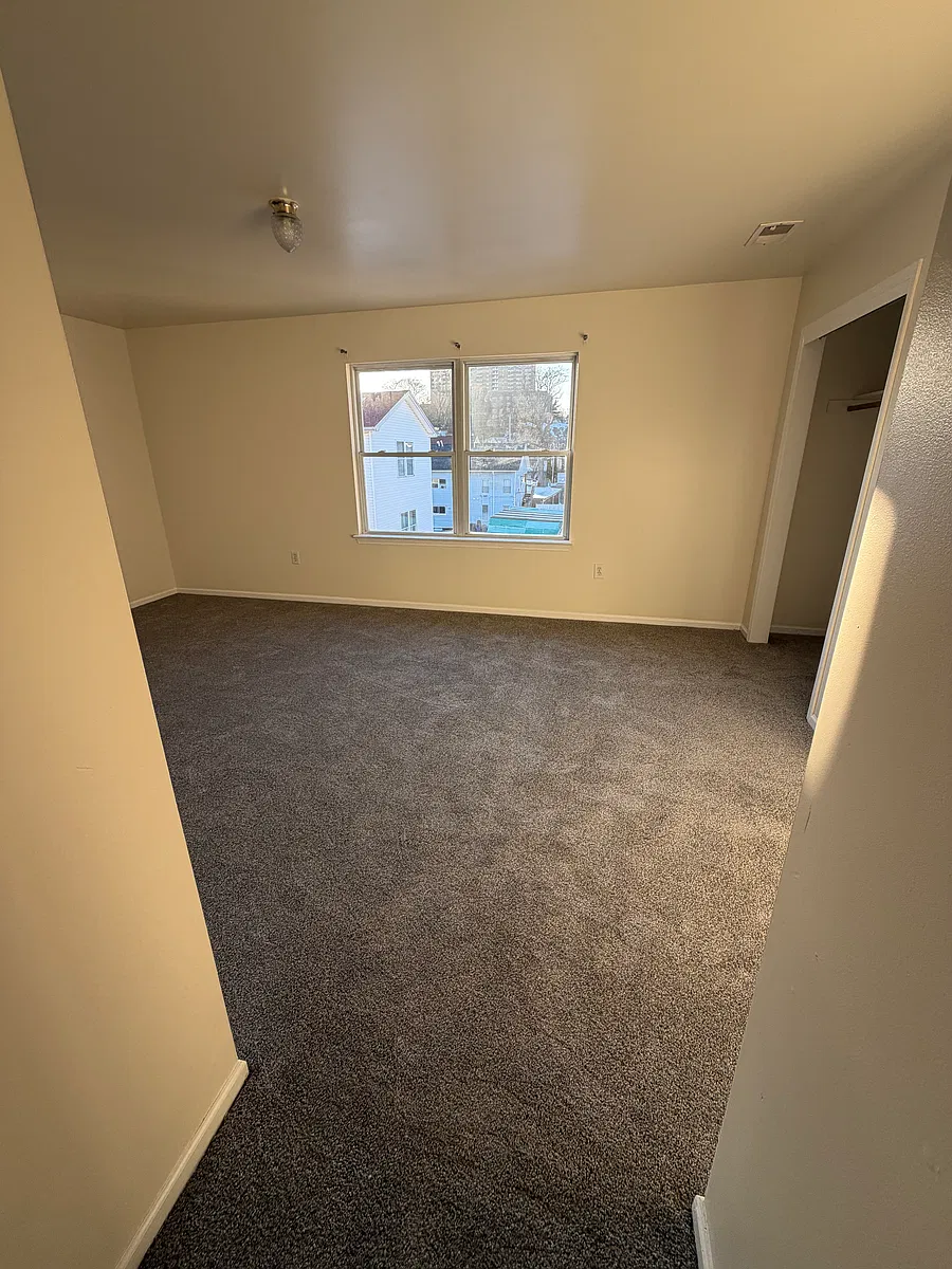 Building Photo - 49 Lincoln Ave #2