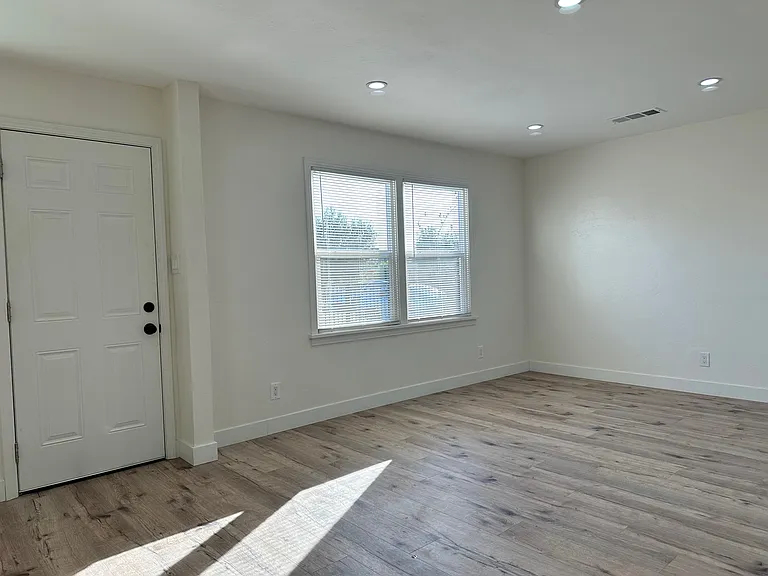 3136 Monterey St — Photo 4
