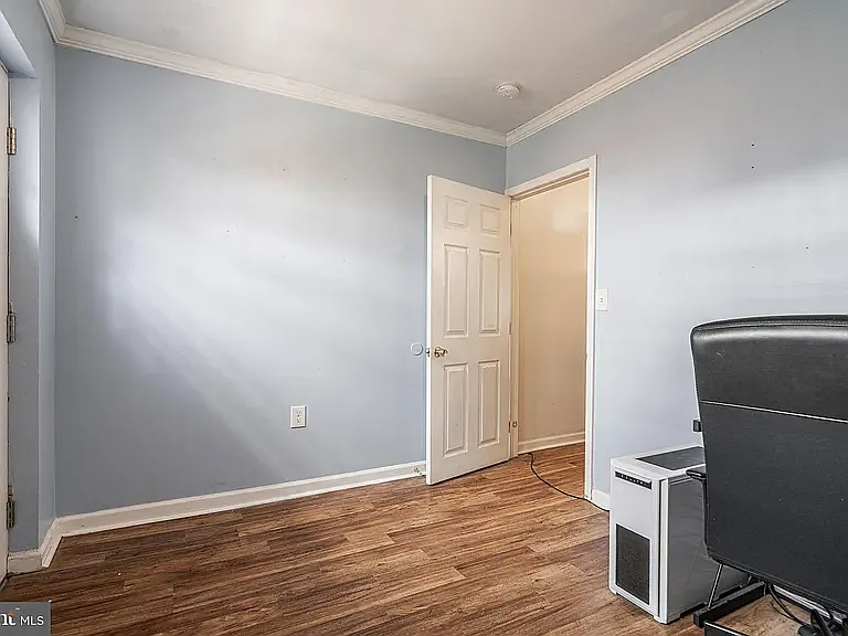 2209 E Harold St — Photo 1