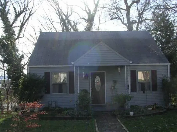 2010 Holly Rd NE, Roanoke, VA 24012