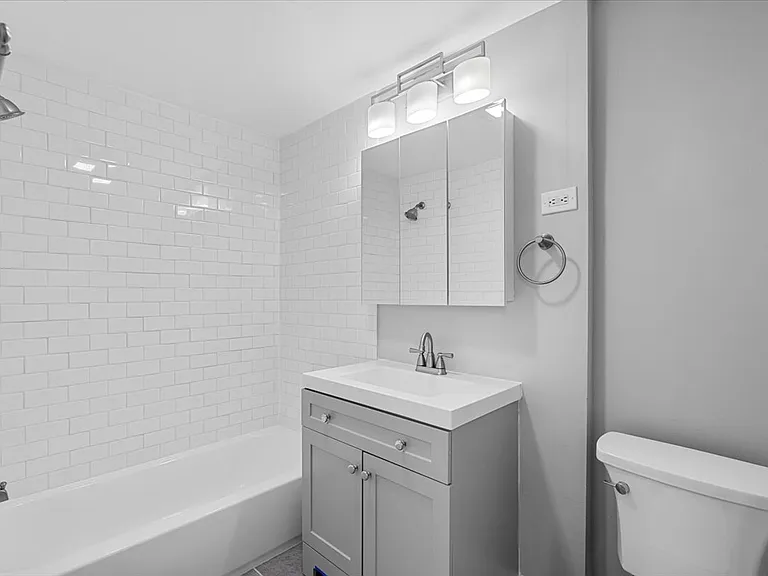 1133 N State St #4D — Photo 9
