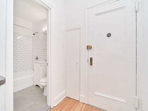 4th image of 338 E 53rd St #C