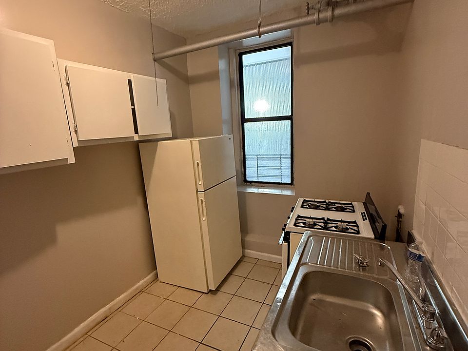 1st image of 2604 Bainbridge Ave #B