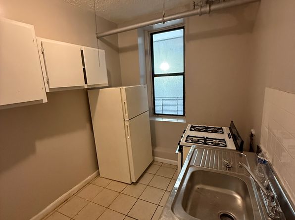 2604 Bainbridge Ave #B