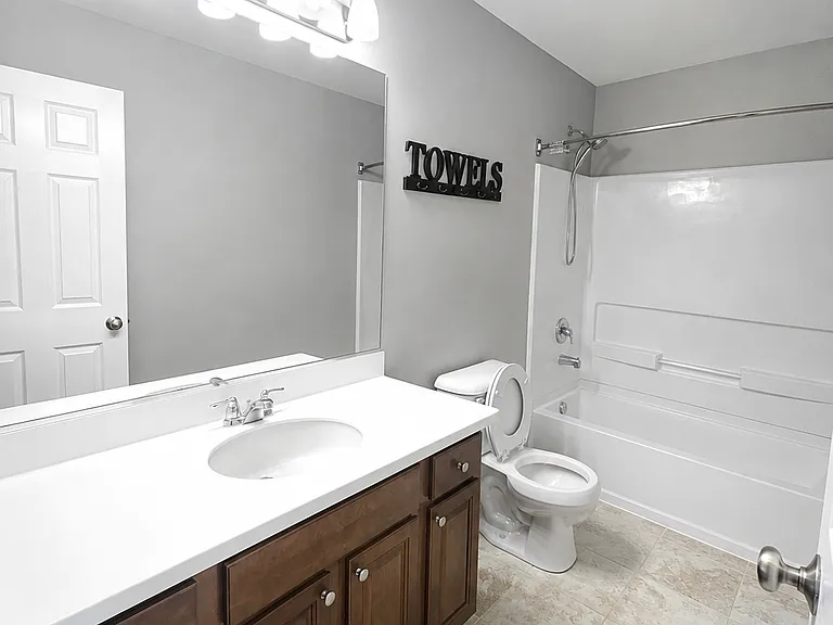 95 Valencia Pkwy — Photo 26
