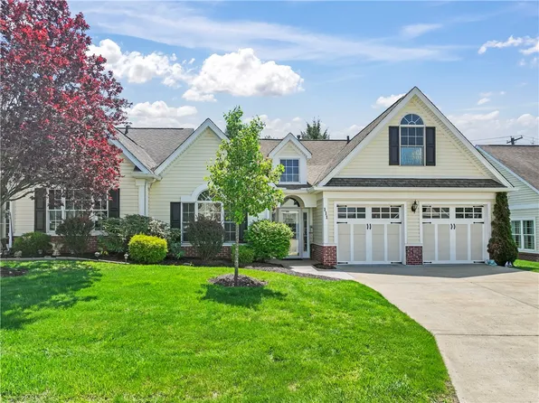 111 Spring Blossom Cir, Beaver Falls, PA 15010