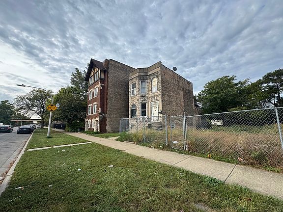 5th image of 338 N Hamlin Ave
