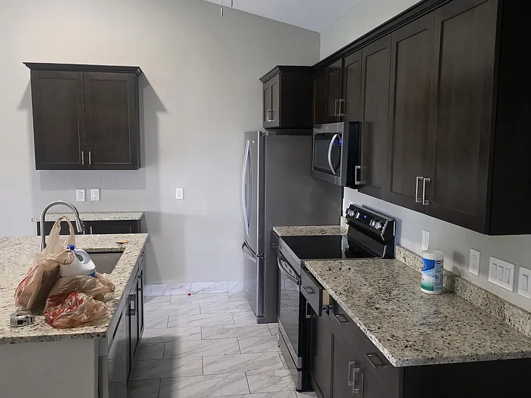 136 Harry Ave S #136 — Photo 4