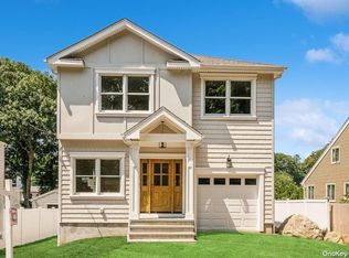 82 Summit Dr, Huntington, NY 11743