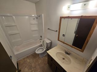 530 23rd St #3, Bettendorf, IA 52722