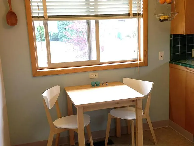 Kitchen eating area