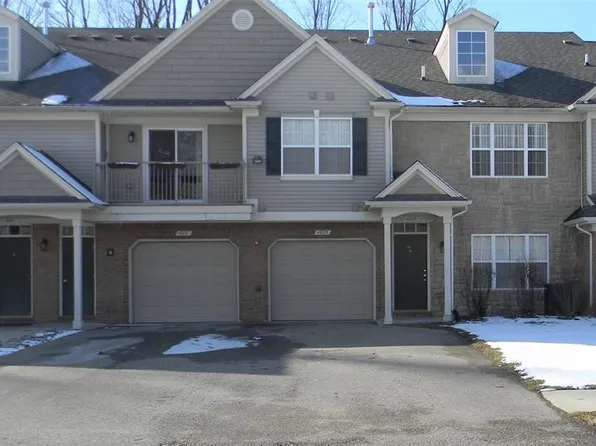 49225 W Woods Dr, Shelby Township, MI 48317