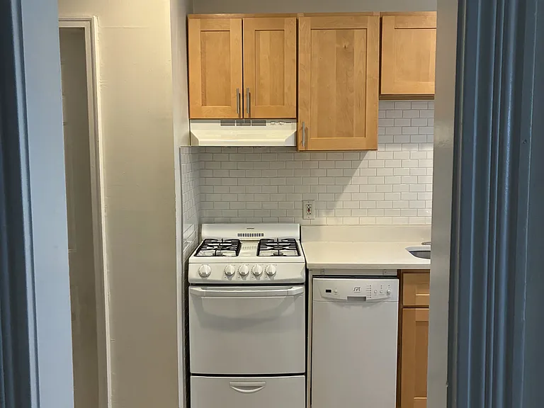 32 Park Vale Ave #3 — Photo 6