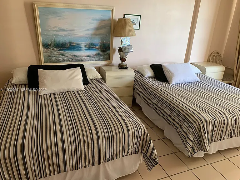 19201 Collins Ave #323 — Photo 8