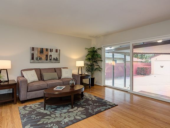 5th image of 221 N Magnolia Ave