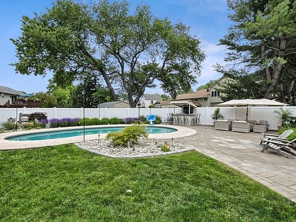 3rd image of 90 Jacksonville Rd