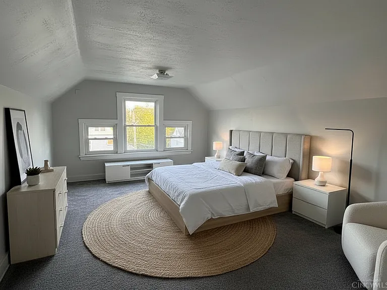 11' x 12' 3rd floor bedroom with 8'6" ceiling and 2 closets