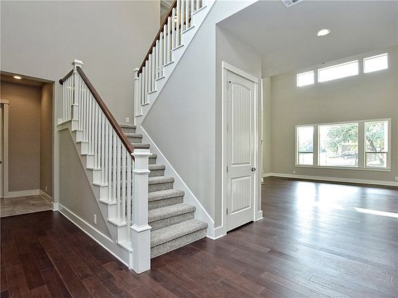 4th image of 15401 Barrie Dr