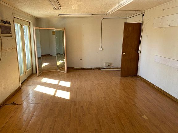 5th image of 1720 S Avenue D