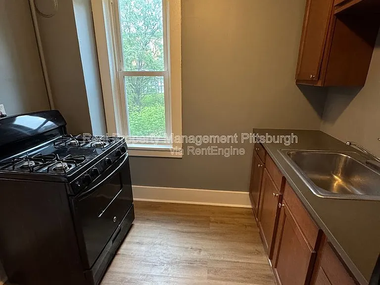 311 W Burgess St #1 — Photo 6