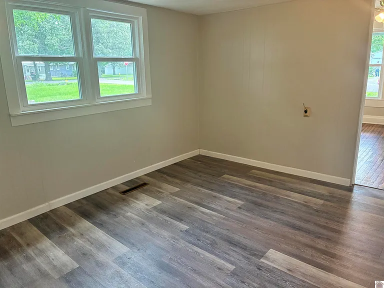 1207 Markham Ave — Photo 17
