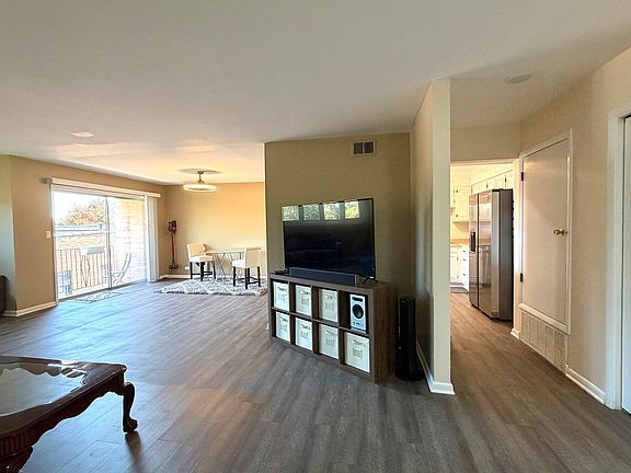 3rd image of 2001 Sherman Ave APT 506