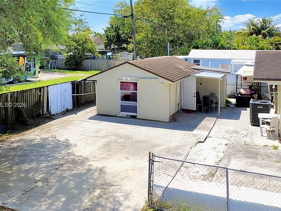 3rd image of 2900 NW 95th St