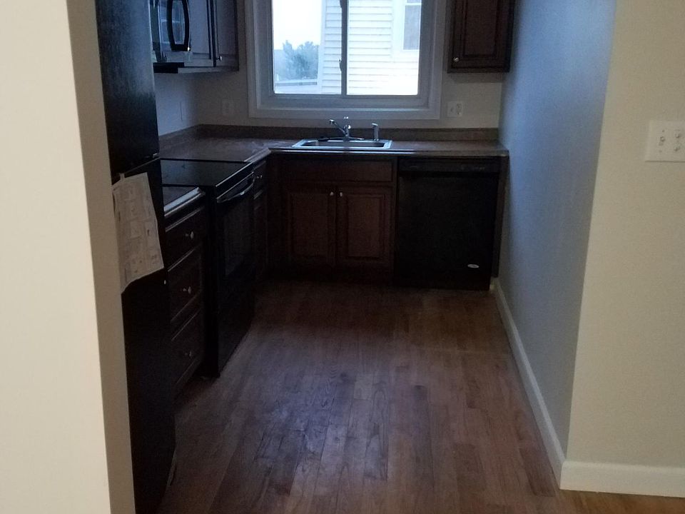 1st image of 47 Grant Ln #1