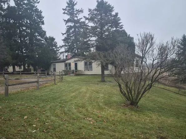 8675 Reading Rd, Pittsford, MI 49271