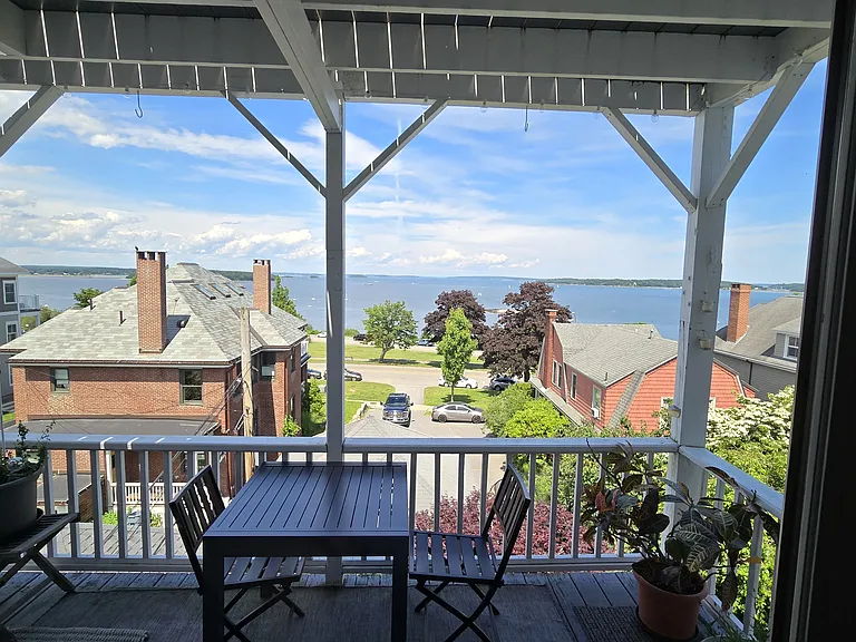Deck & sitting area