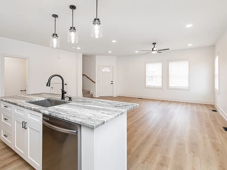 1313 E 22nd St — Photo 9