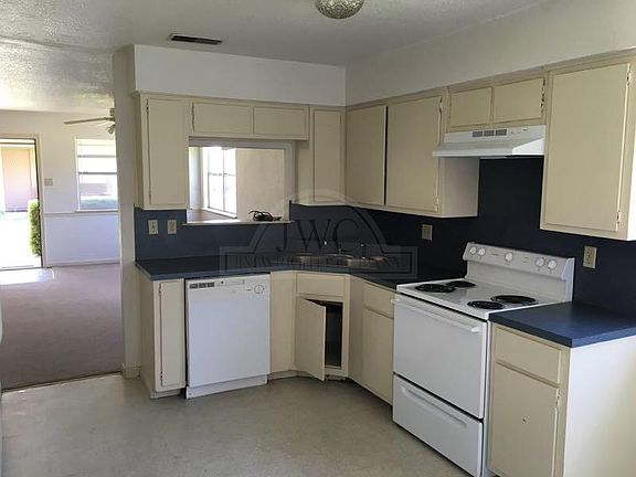 3rd image of 2405 Shoemaker Dr Unit B
