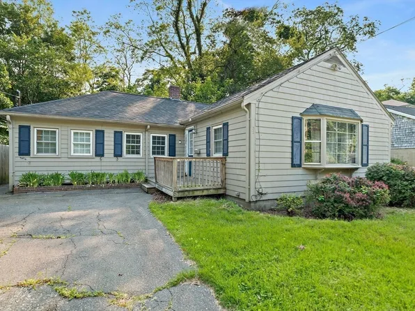 32 Standish Ave, Plymouth, MA 02360