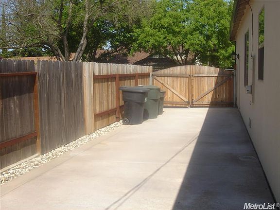4th image of 3708 N Edge Dr