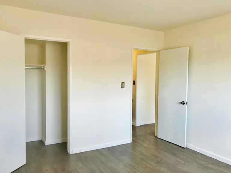539 Hyde Park Pl — Photo 8