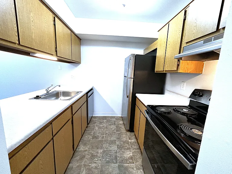 Charter Oaks Apartments — Photo 113
