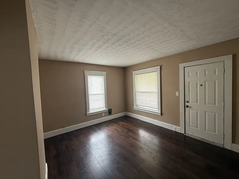 522 W 23rd St — Photo 22