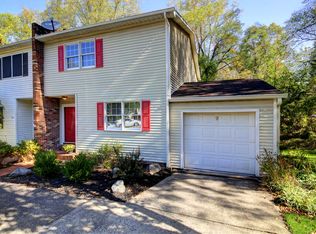9 Saint Charles Pl, Charleston, WV 25314