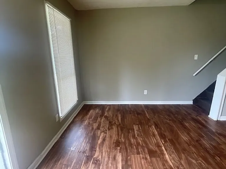 110 Money St — Photo 2