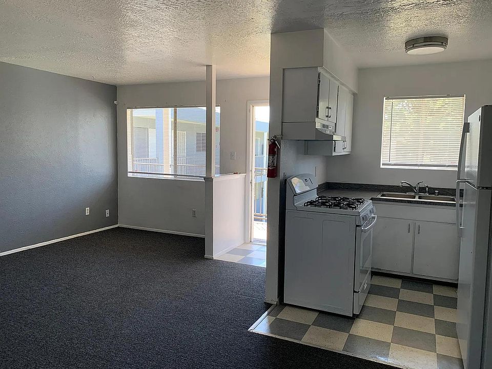 1st image of 4901 San Mateo Ln NE APT 28
