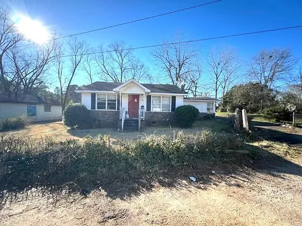 103 Avenue N, West Point, GA 31833