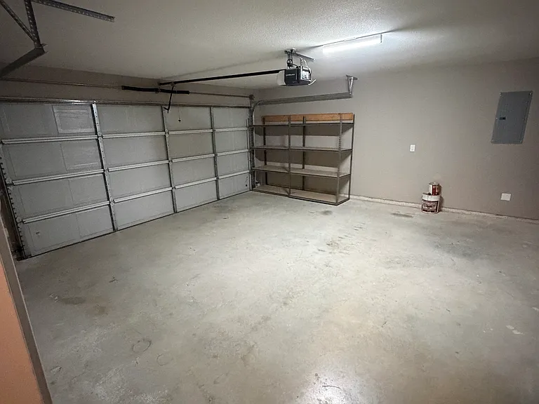 296 Summit Dr — Photo 3