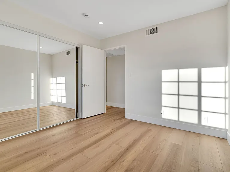 1520 N Vista St #203 — Photo 21