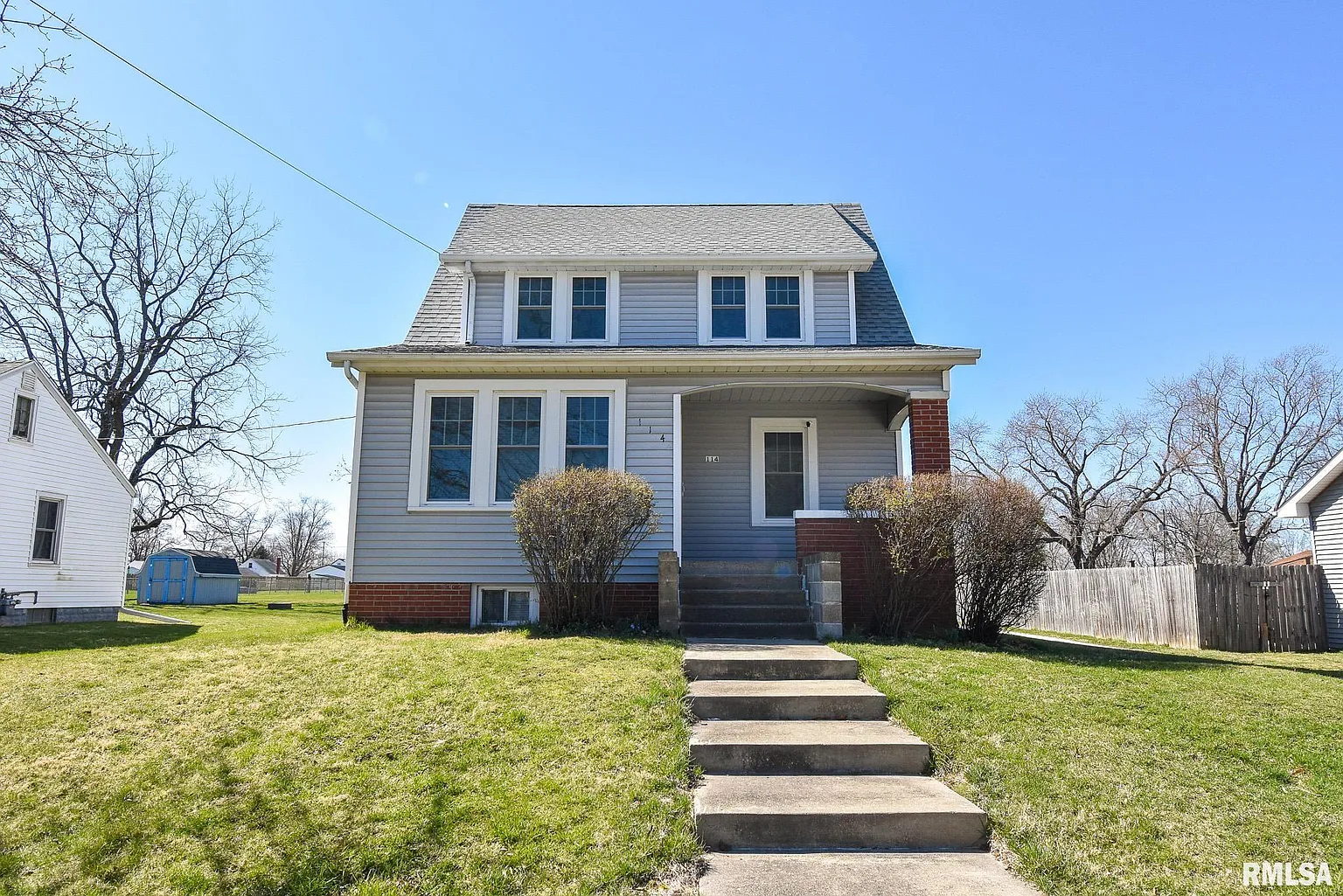 114 Lakewood Ave photo 1