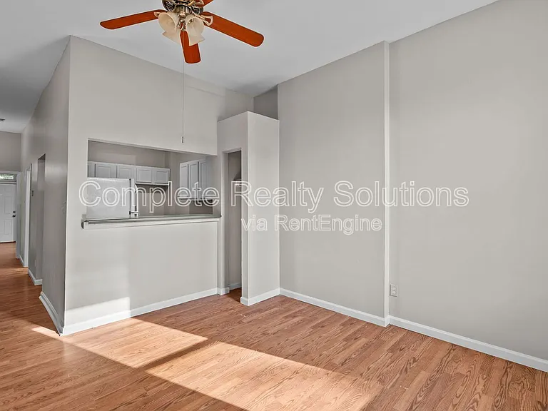 3021 Iowa Ave #1F — Photo 2
