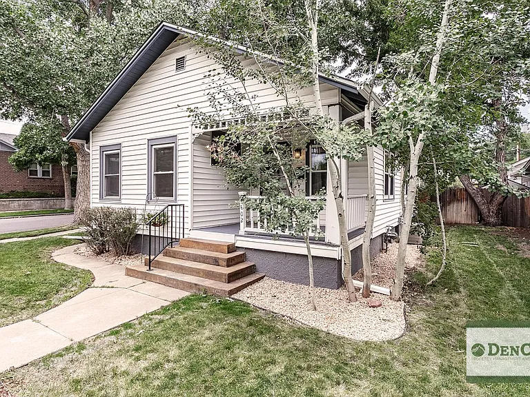 1402 S York St — Photo 1