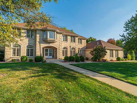 3rd image of 310 Barrington Dr