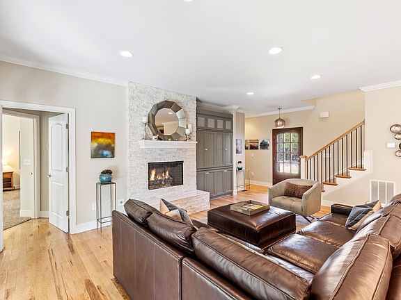 3rd image of 108 Mount Vista Ave